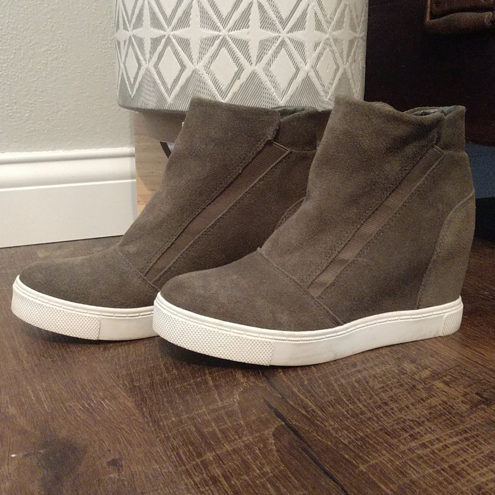 Woman's shoes